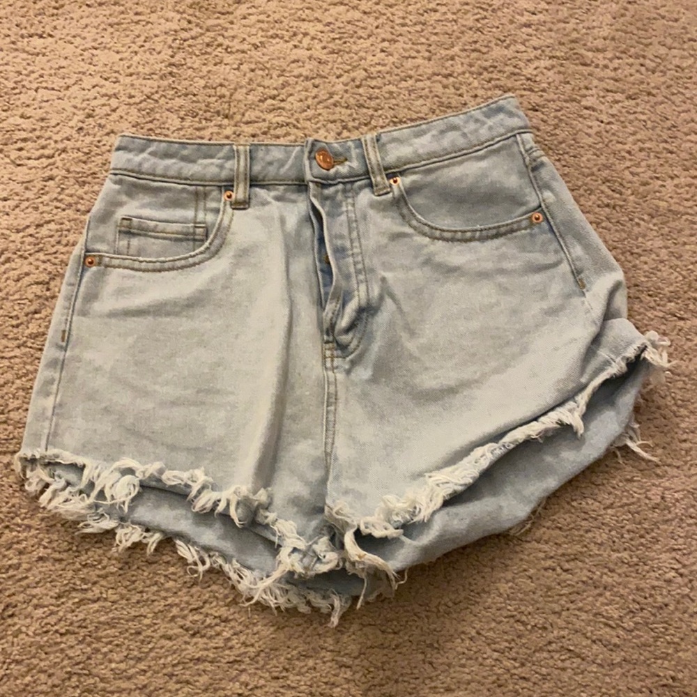 Light wash distressed shorts